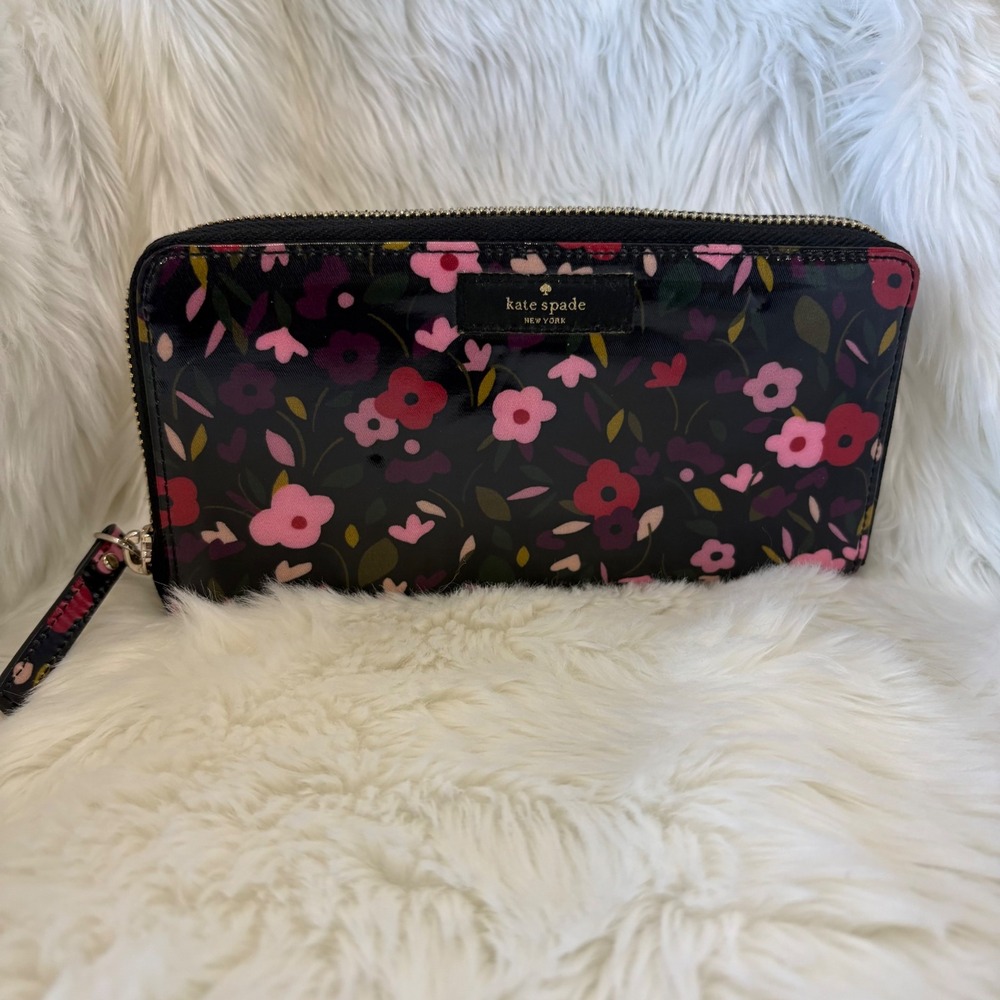 KATE SPADE Neda Daycation Boho Black Floral Zip Around Wallet